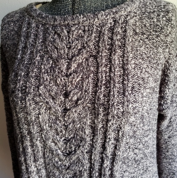 Kensie Oversized Fringe Crop Pullover Sweater - Picture 4 of 7